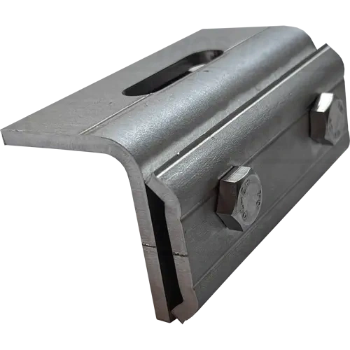 Laikiklis ner.plienas ant skardinio klasikinio stogo briaunos.