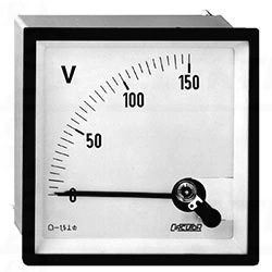 ** Voltmetras BC72 150V